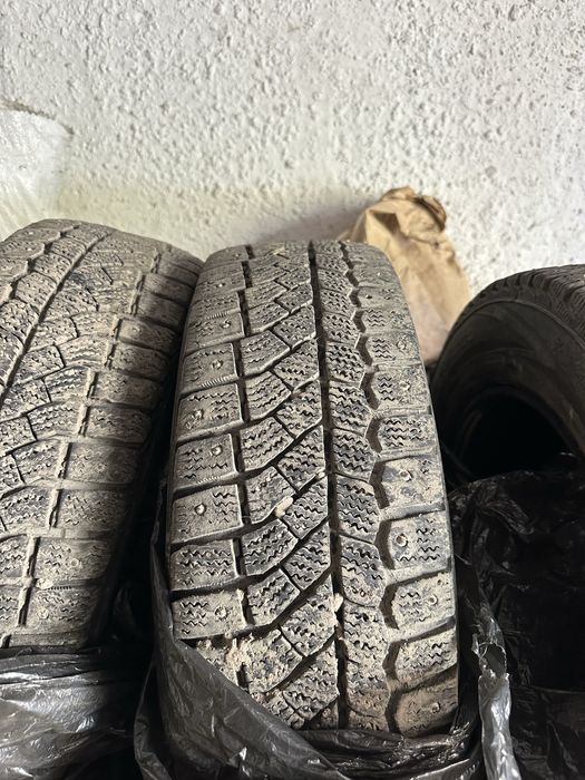 Автошины 185/65R15 зима шипованные б/у