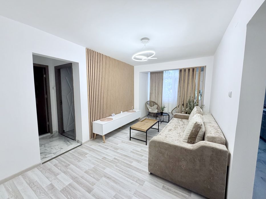 Inchiriez apartament!