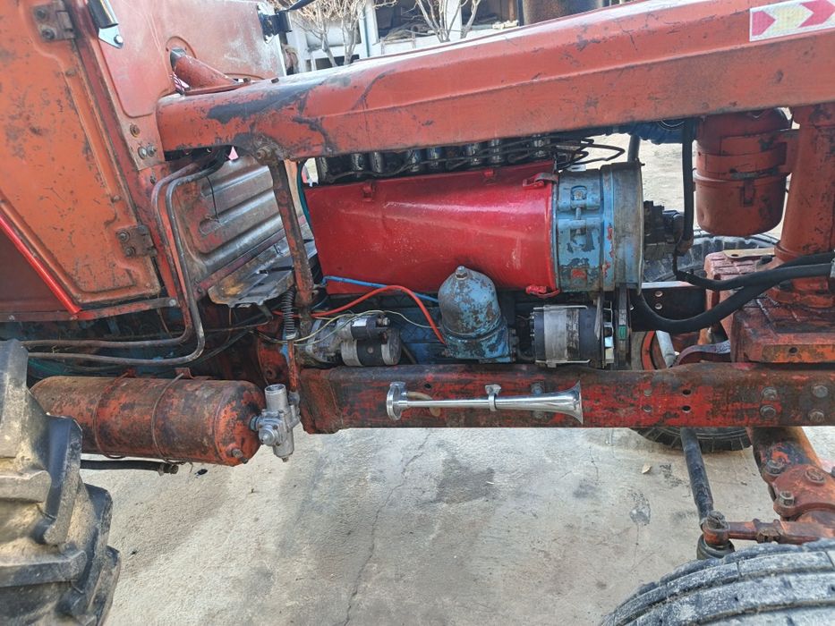 Traktor 28 sotiladi holati ideal darajada