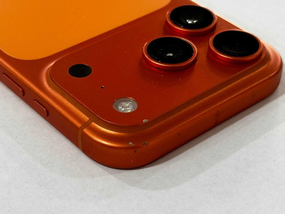 iPhone 17 Pro Cosmic Orange