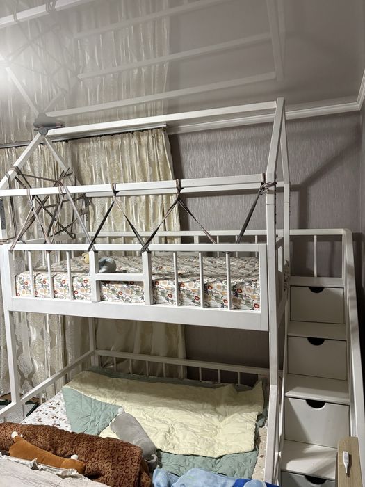 Двухярусная кровать