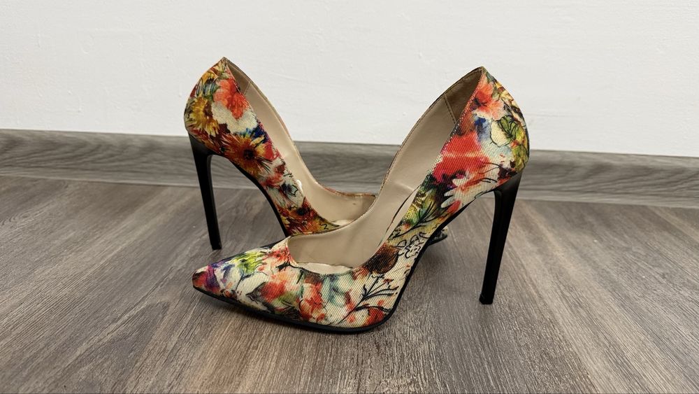 Pantofi stiletto