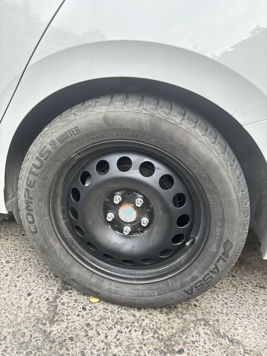 Диски с резиной Lassa competus winter 235/55/17 в хорошем состоянии.