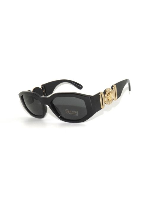Стильные очки Versace