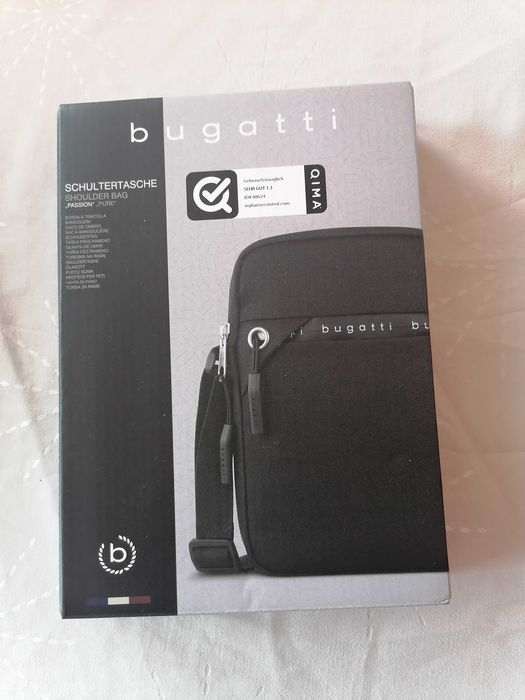 Чисто нова чантичка Bugatti