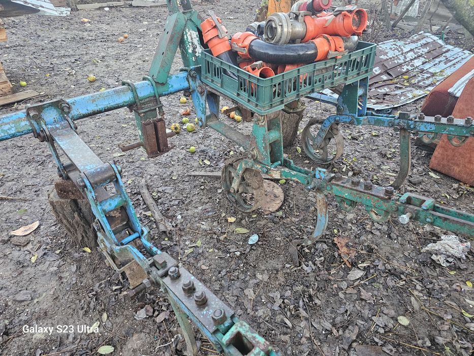 De vânzare ,freză 7 000 lei ,plug 2000 lei ,bazin stropit 2500 lei,prășitoare,+(bilonat)1500 lei prețurile sunt ușor neg la unele utilaje
