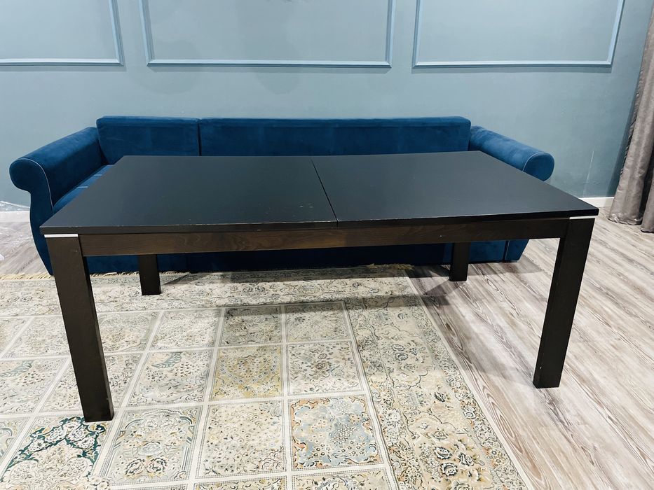 Продам гостийнный стол