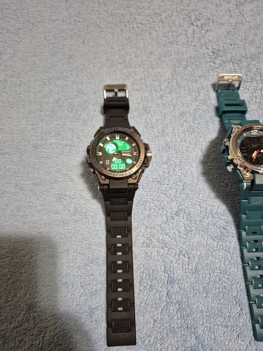 Vând două ceasuri,iluminare după preferințe și rezistente la apă.