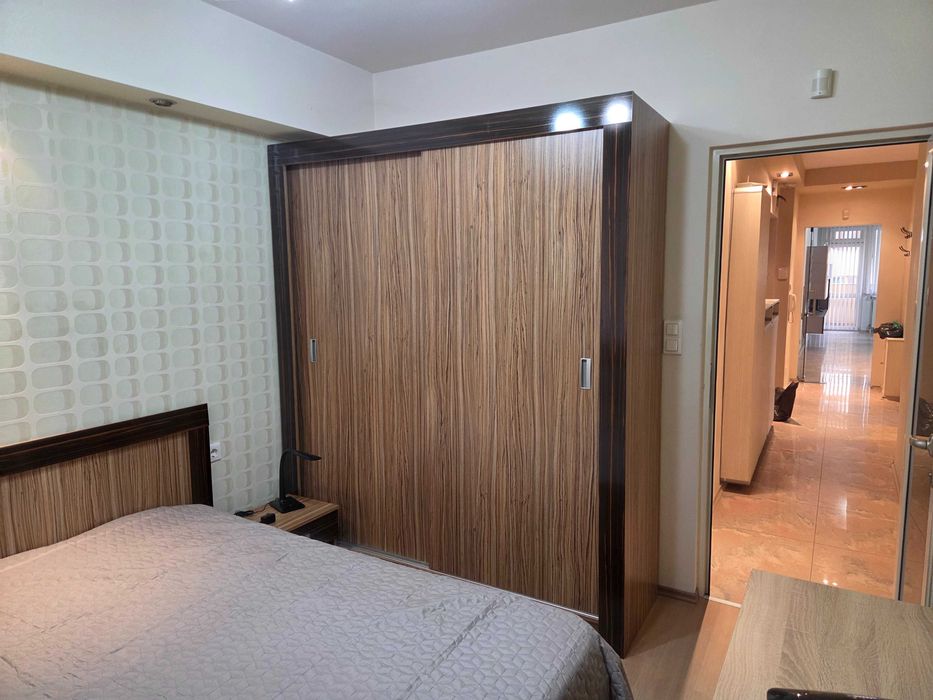 Продава се Тристаен апартамент в Плевен, Идеален център - 82 кв.м за 2244 €/кв.м - Снимка #8