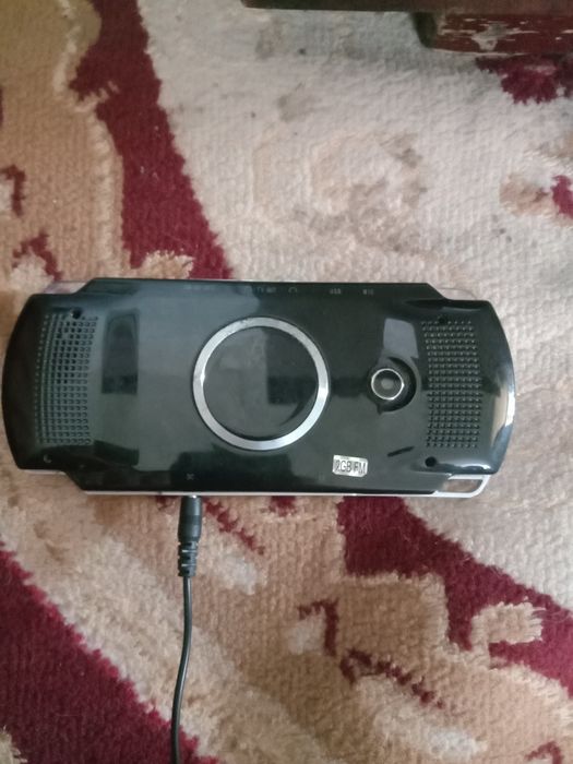 Сони приставка карманная