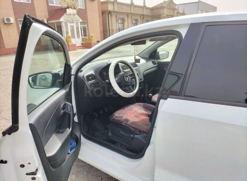 Машина фольсфаген поло