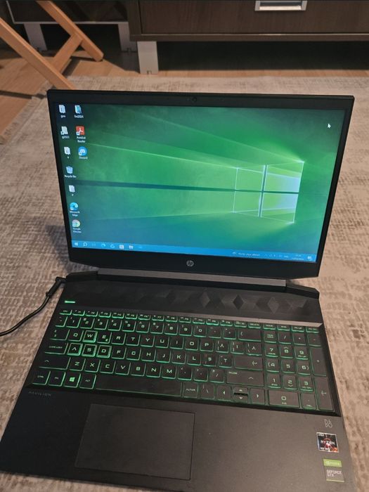Laptop Gaming HP Pavilion cu mouse, mousepad și cablu de încărcare