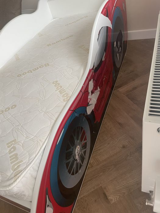 Кровать в виде машинки