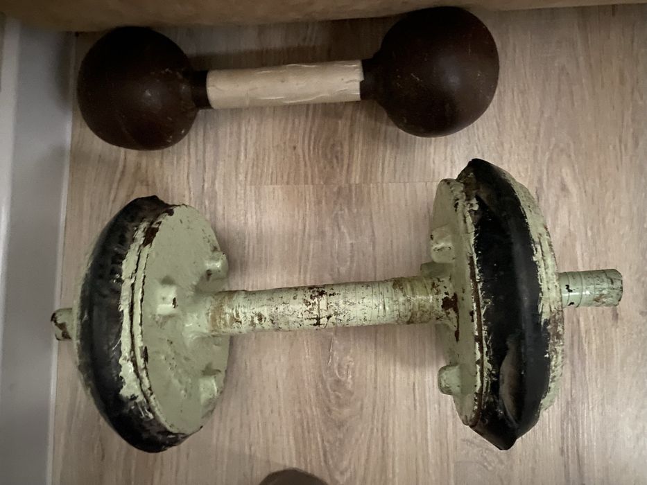 тяжелый. гантель