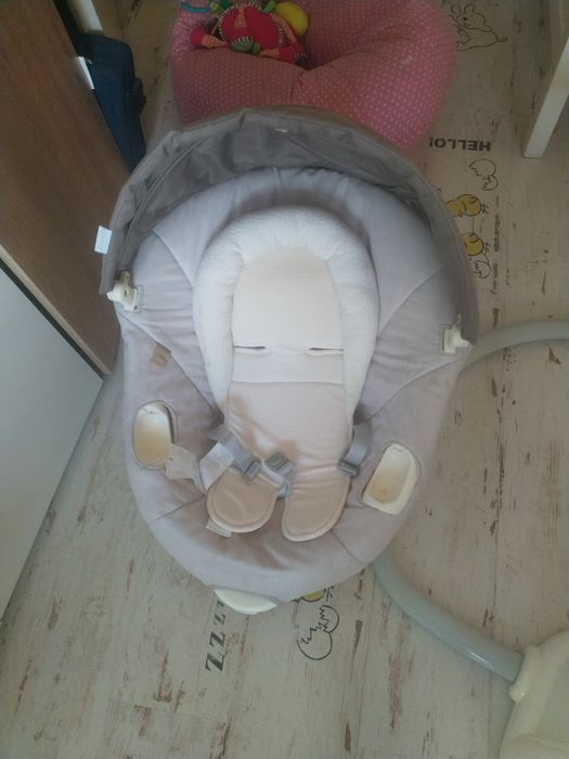 Страхотна бебешка люлка-шезлонг + подарък пуф