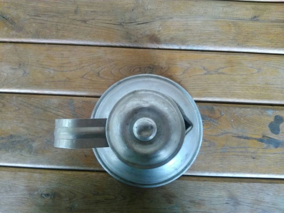 Продавам много стар Гюм за мляко ръчно декориран с флорални мотиви