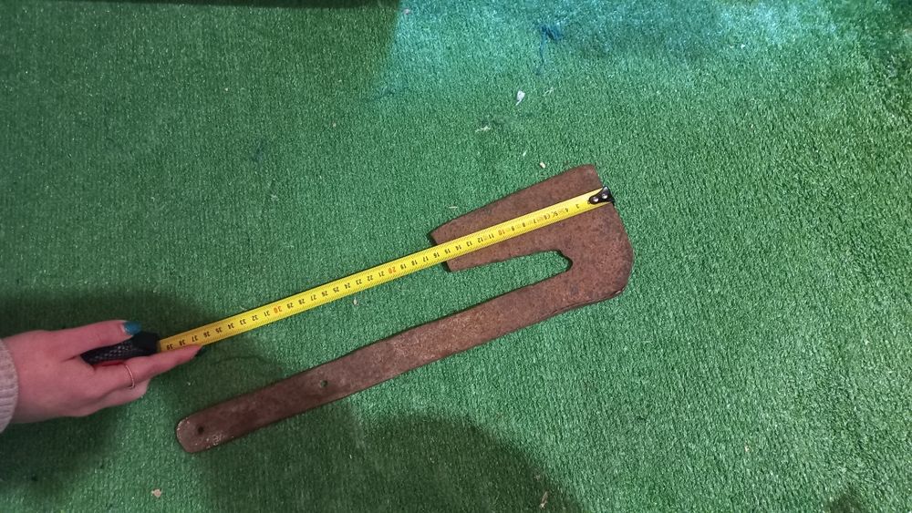 Стара кована брадва