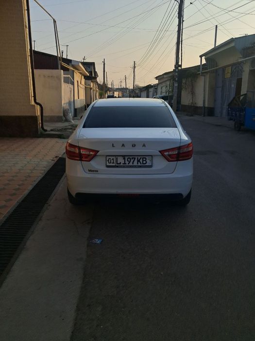 Lada vesta. 2019