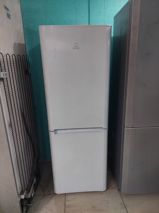 Продам холодильник Индезит высота 1.60
