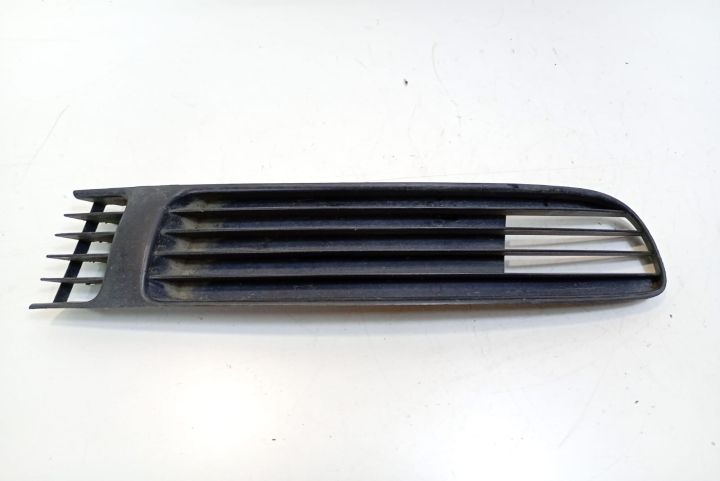 Grila bara fata 3B0853678 Volkswagen VW Passat B5