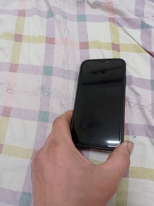 Продам айфон 11,