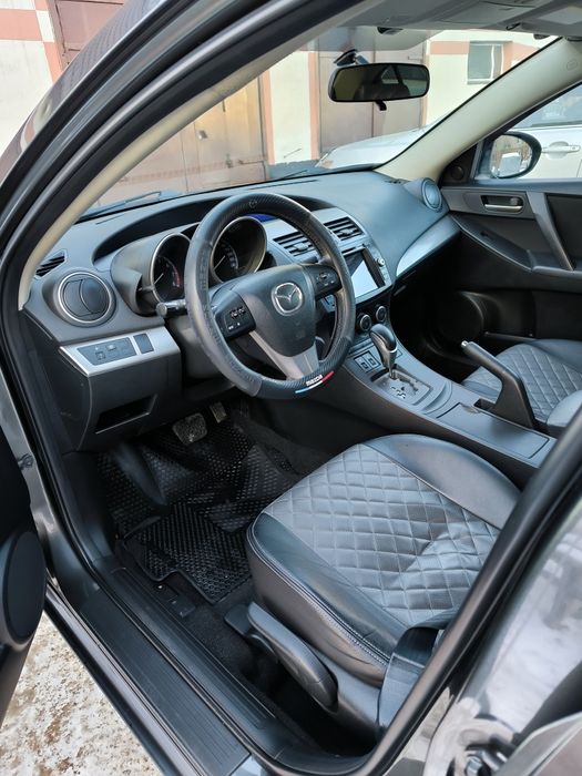 Мазда 3 2012 года. Срочно.