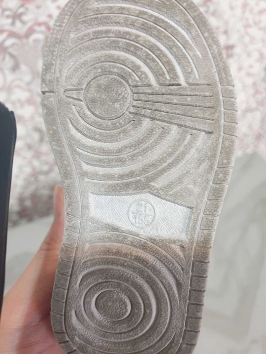 Продам детскую обувь