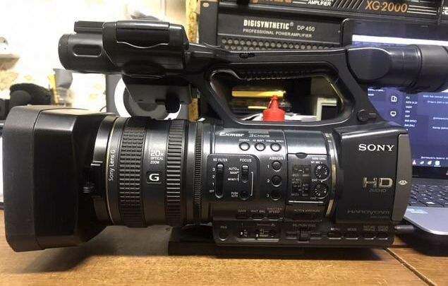 Видеокамера Sony ax2000