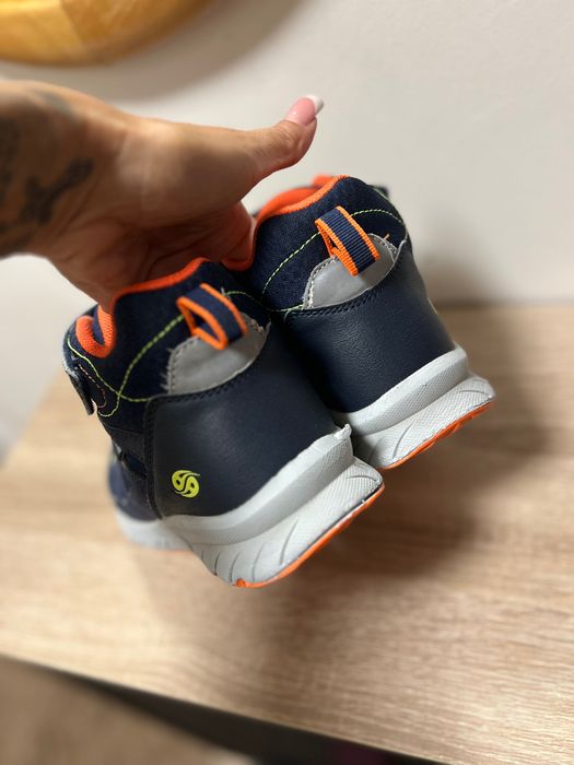 Детски боти Dockers