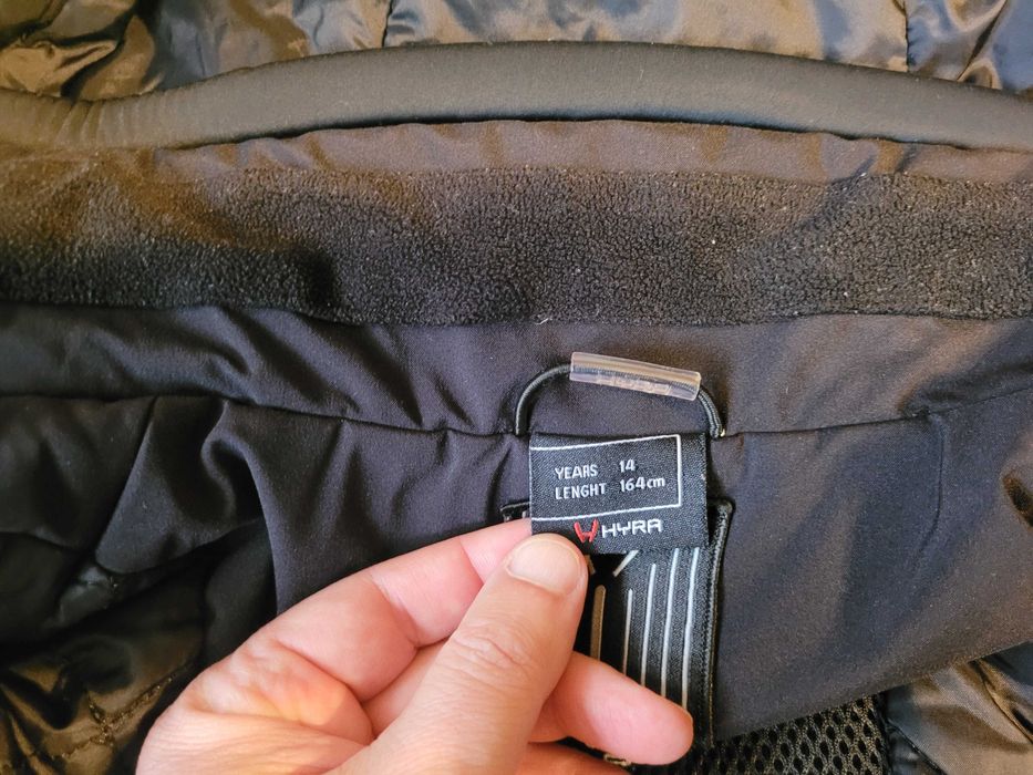 Продавам детски зимни дрехи