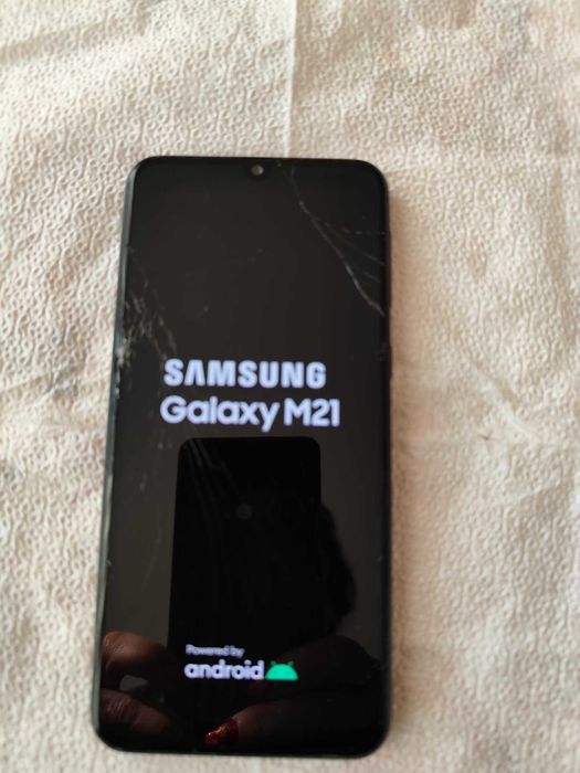 Работещ Samsung M21 със счупен дисплей
