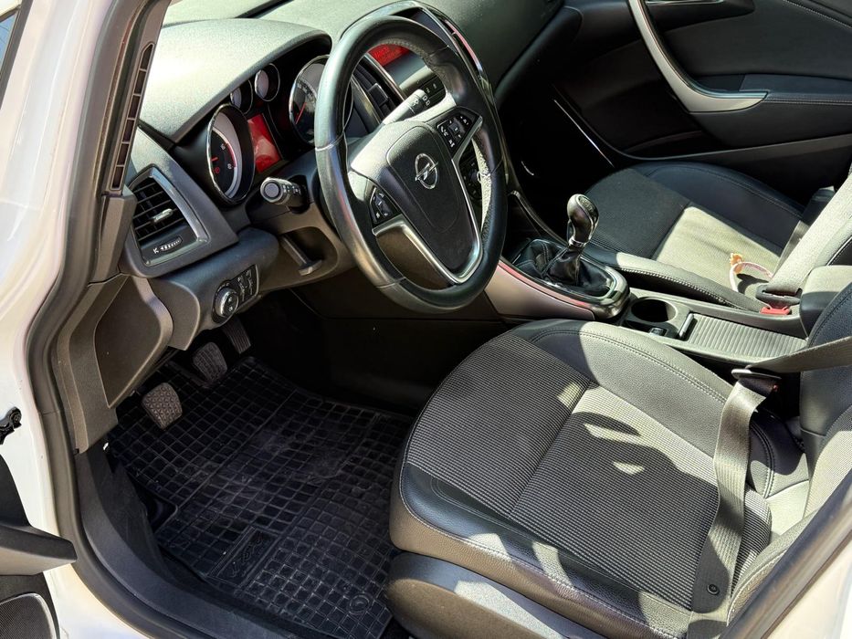 Vând Opel Astra j