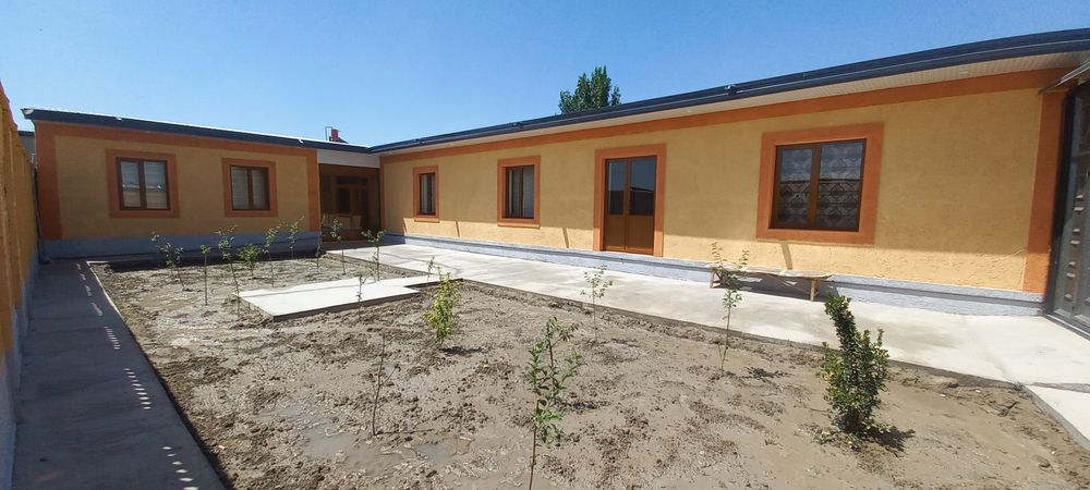 2 хужалик ховли срочно сотилади.