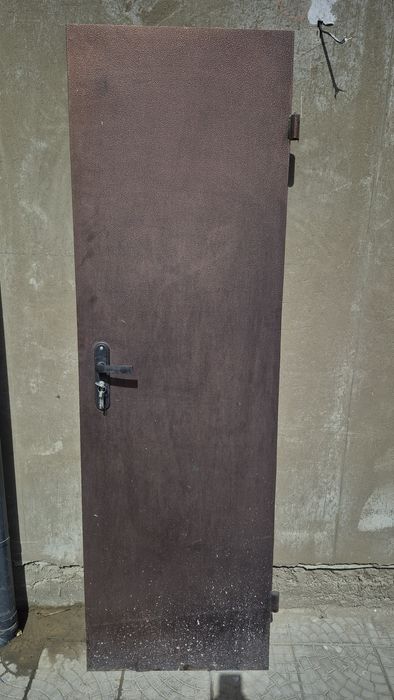 Продам металлическую дверь полотно 65×200 см с коробкой