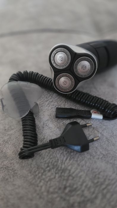 Продам электробритву philips