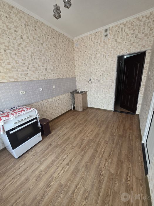 2 xonali kvartira sotiladi