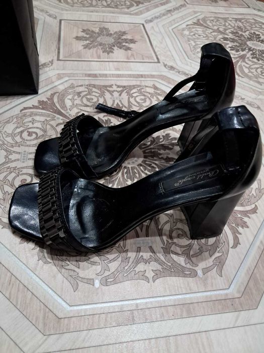 Женская одежда и обувь