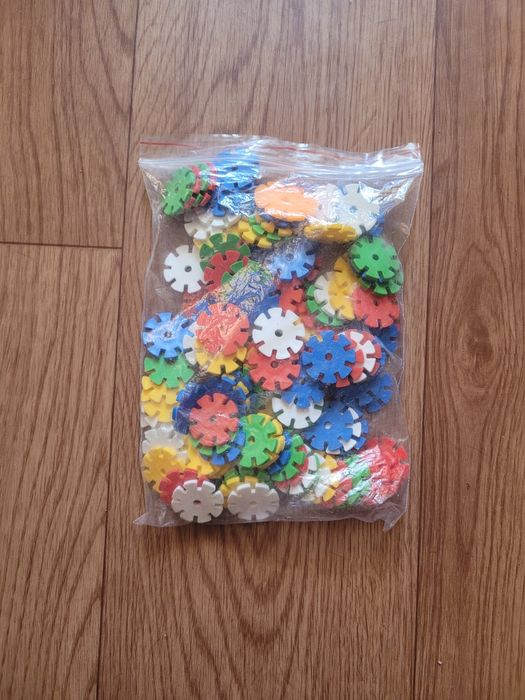 Игрушки (мазайка и конструкторы)