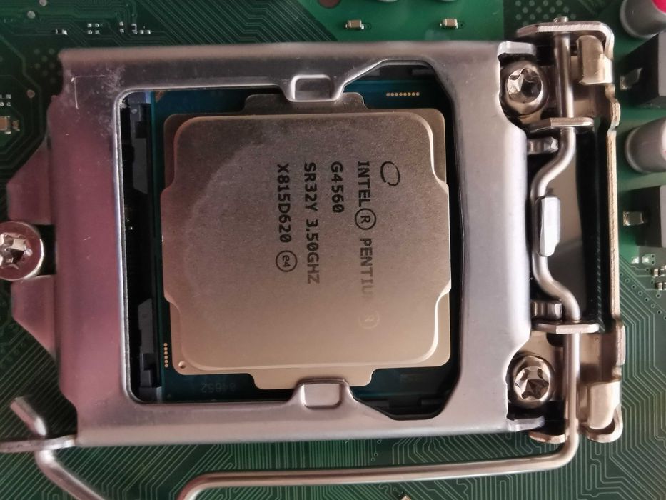 Дъно с процесор 1151