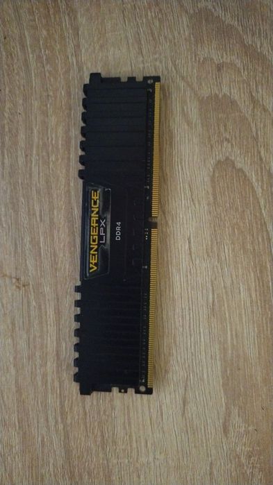 Plăcuță 8GB RAM DDR4