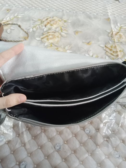 Kulrang svetli sumka sotiladi