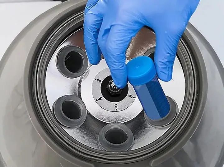 Центрафуга 4000 об 1мин 6 пробирок  +подарок пульсоксиметр