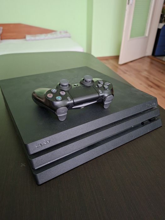PS4 PRO 1T + 2 игри