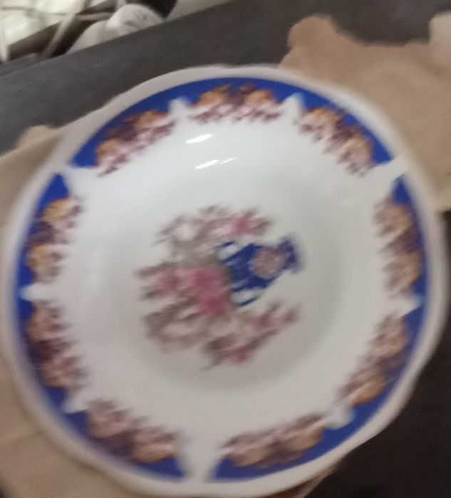 Тарелки фарфоровые