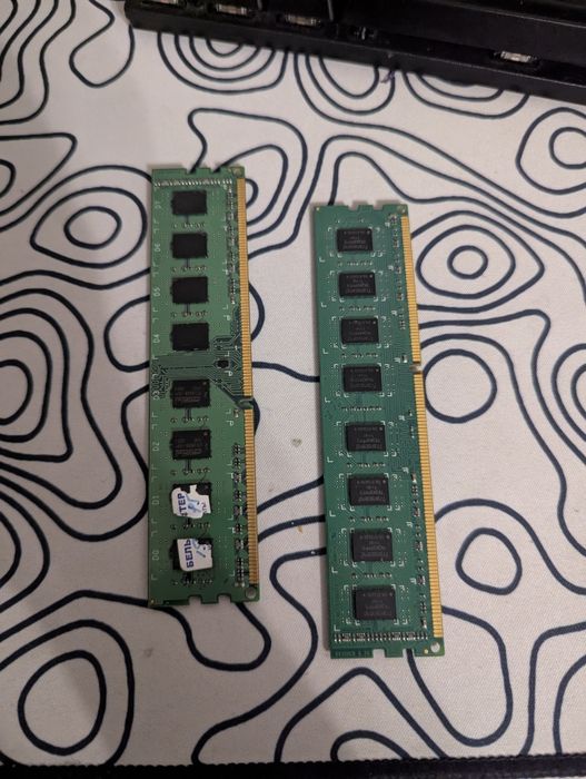 DDR3 4гб по 2 плажки для пк