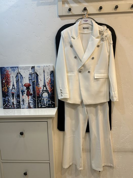 Нарядные костюмы и платья для девочки 9 лет