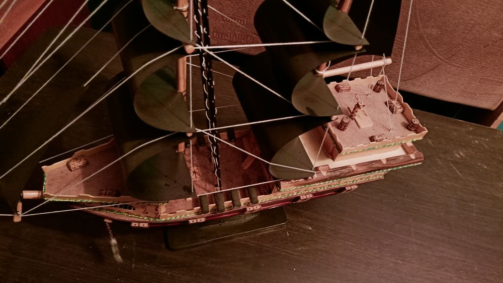 Корабль сувенирный