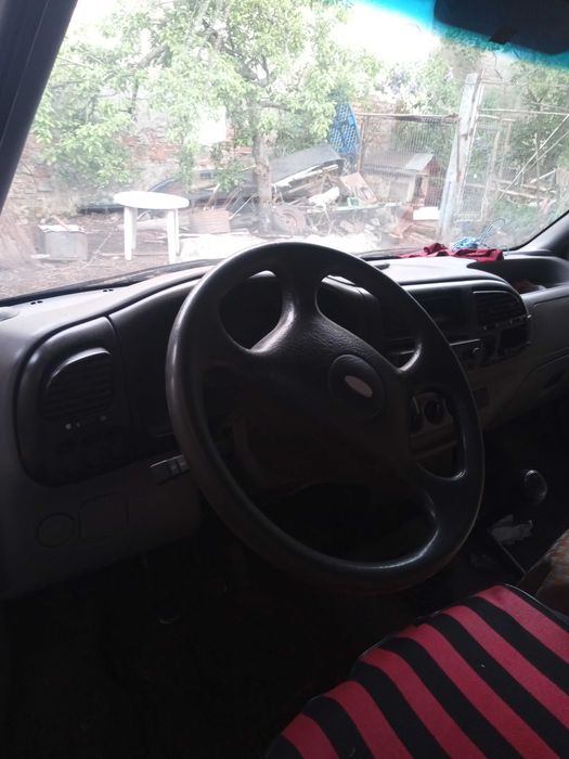 Camionetă Ford cu preluată