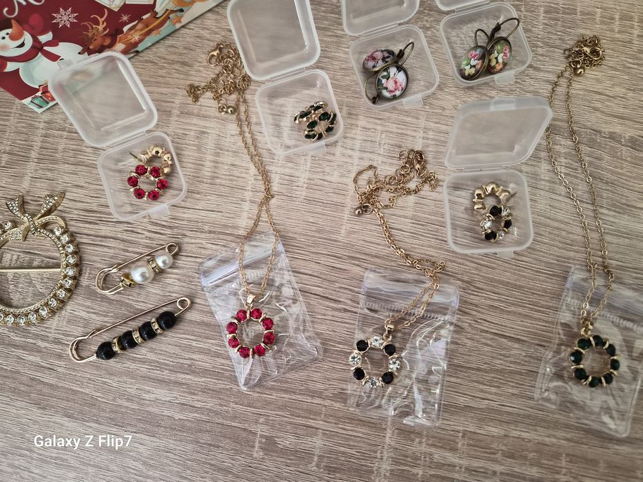 Коледна чанта с бижута- 12 лв.