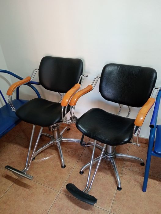 Продам парикмахерские кресла